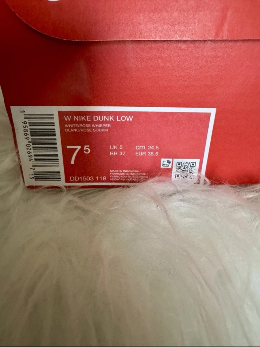 Nike Women's Low-Top Sneaker in Blush Pink and White - Picture 3 of 3